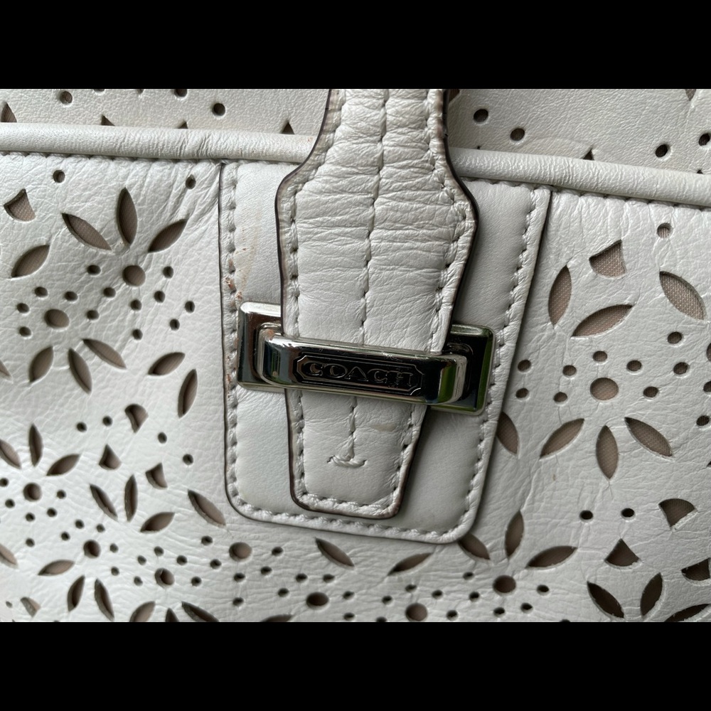 Coach’s White Laser Cut Leather Shoulder Bag - Picture 4 of 13
